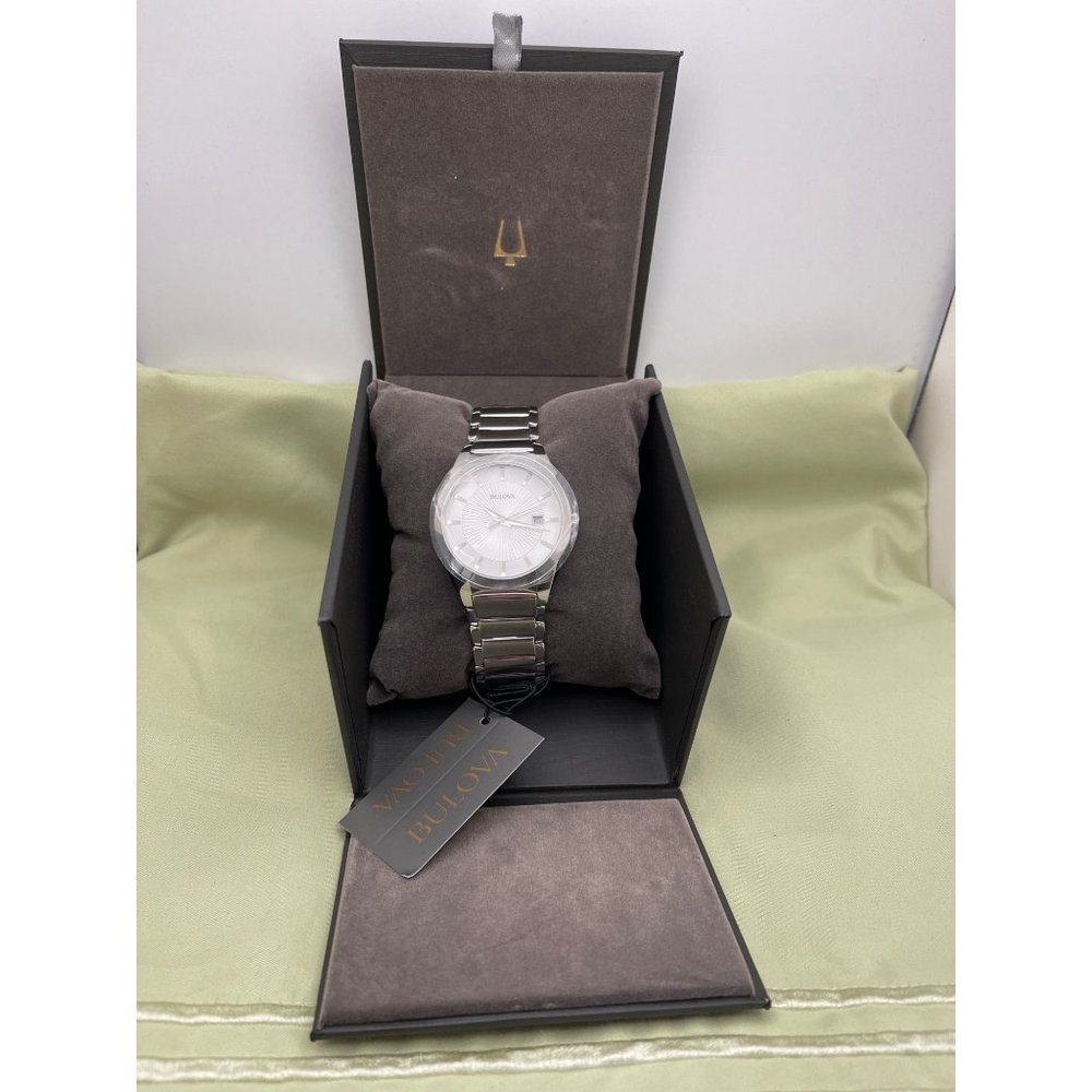 Bulova Mens Silver Tone Stainless Steel Classic Quartz Men's Watch - Picture 5 of 12